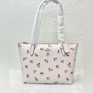 NWT Coach CW397 Fiona Zip Tote Bag With Heart Print In Gold/Chalk Mult